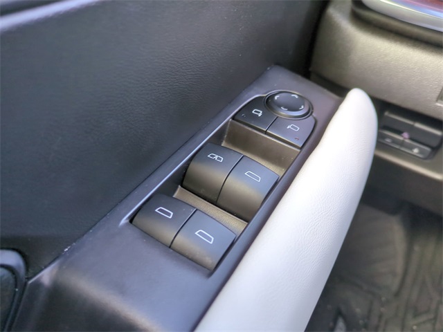 2024 GMC Canyon 4WD AT4X Image 27 of 37