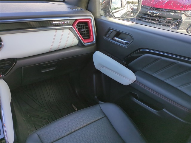 2024 GMC Canyon 4WD AT4X Image 12 of 37