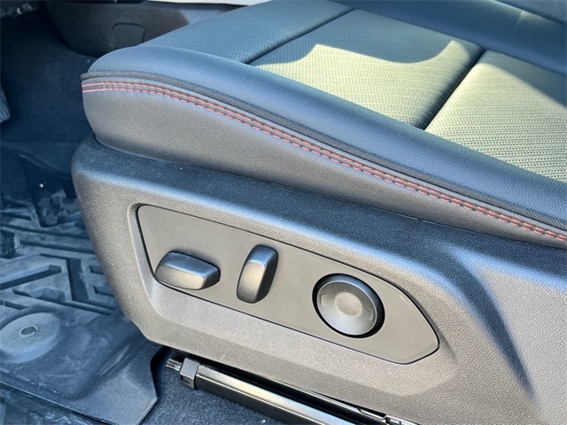 Vehicle image 9 of 21