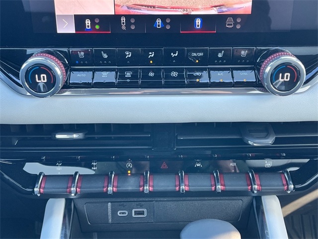 Vehicle image 16 of 21