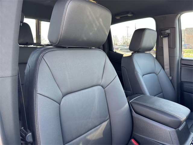 Vehicle image 24 of 28