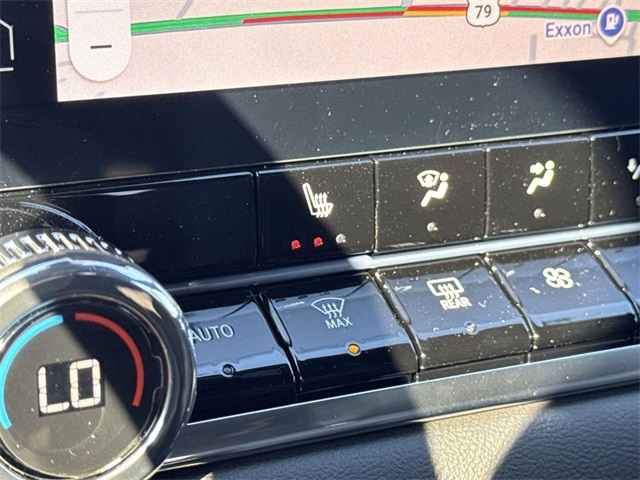Vehicle image 21 of 28