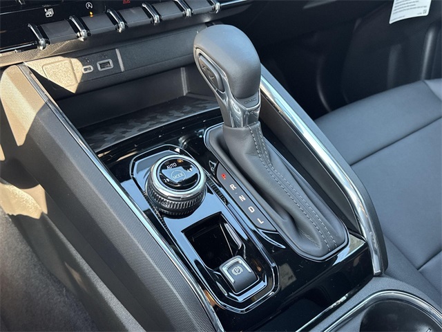 Vehicle image 13 of 28
