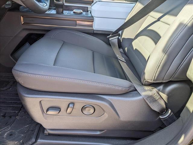 Vehicle image 10 of 21