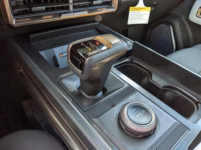 Vehicle image 15 of 21