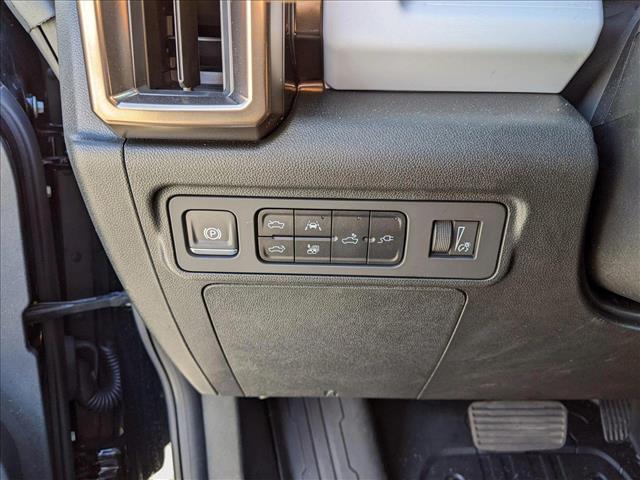 Vehicle image 19 of 21