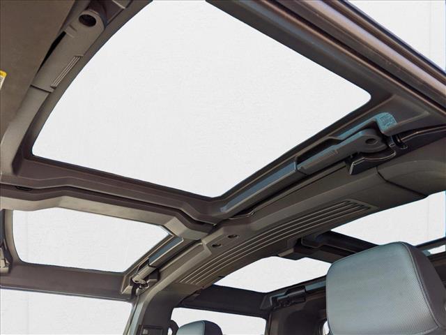 Vehicle image 12 of 21