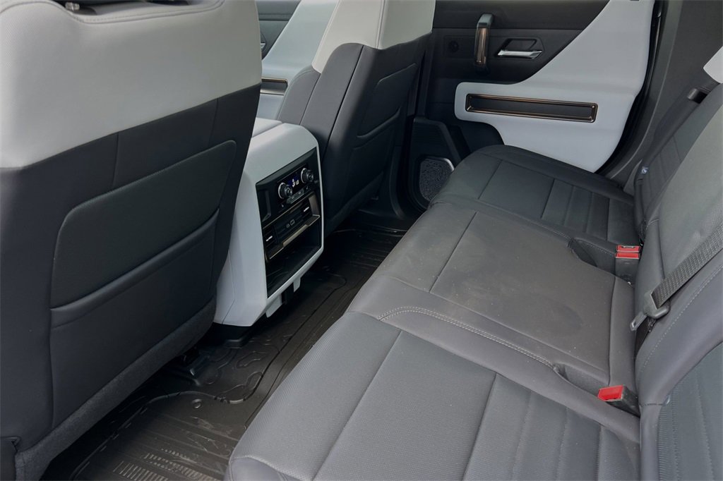 Vehicle image 10 of 23