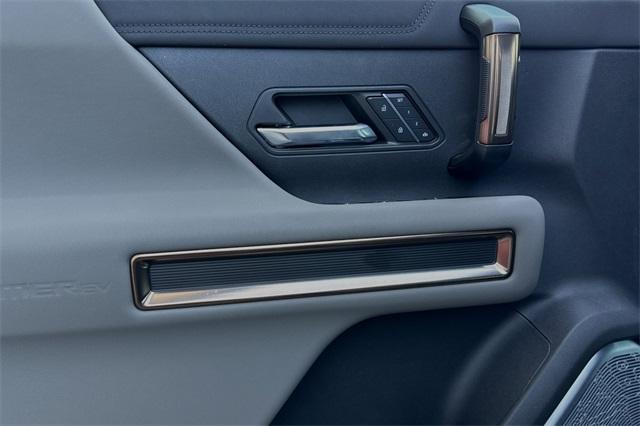 Vehicle image 8 of 21