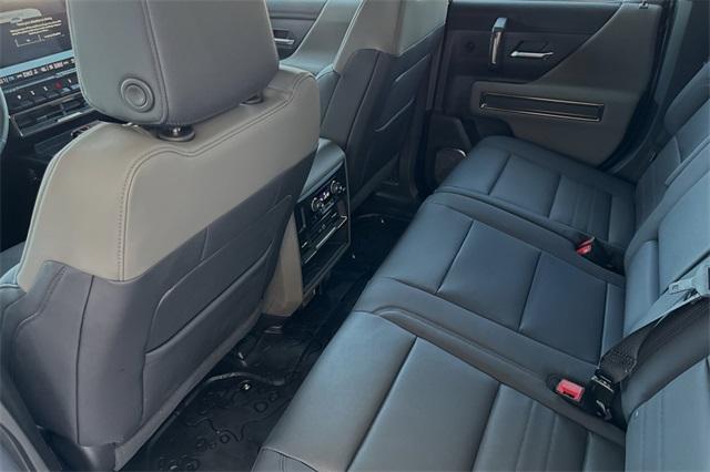 Vehicle image 9 of 21