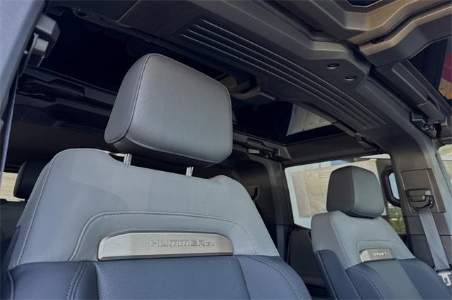 Vehicle image 14 of 21