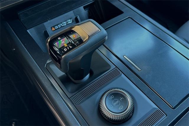 Vehicle image 18 of 21