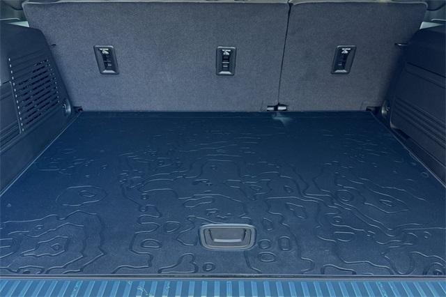 Vehicle image 12 of 21