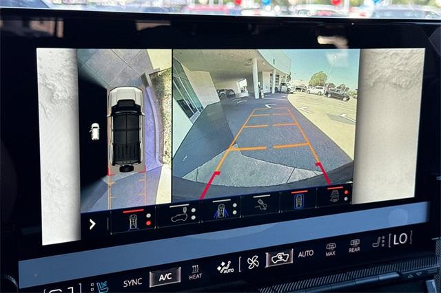 Vehicle image 16 of 21