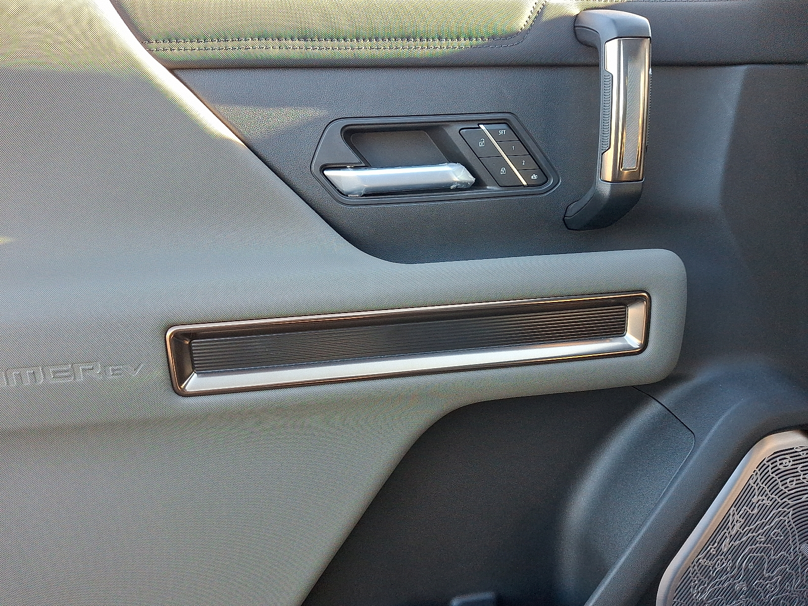 2024 GMC HUMMER EV SUV 3X Image 16 of 22