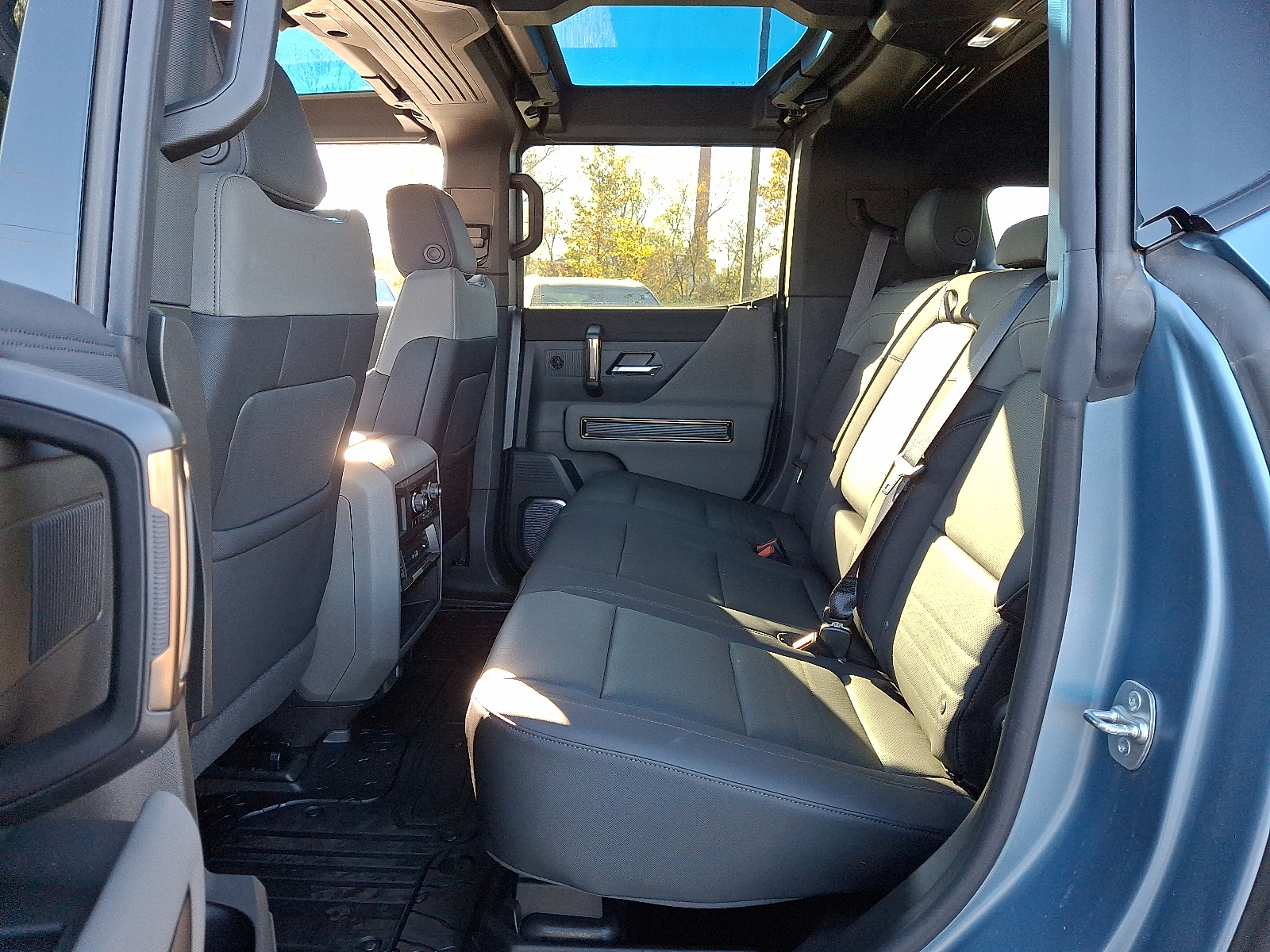 2024 GMC HUMMER EV SUV 3X Image 9 of 22