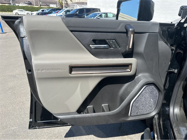 Vehicle image 14 of 39