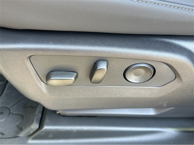 Vehicle image 28 of 39