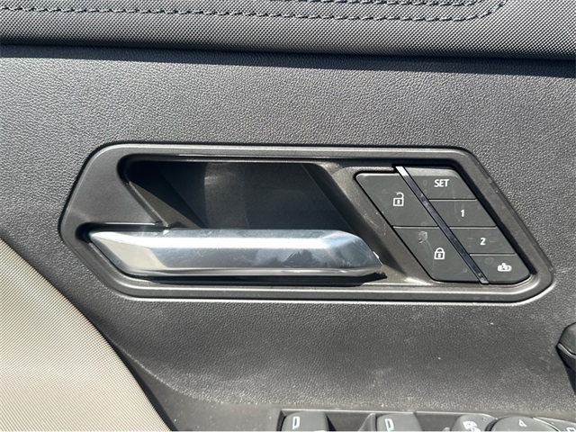 Vehicle image 29 of 39