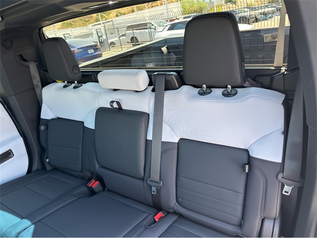 Vehicle image 9 of 39