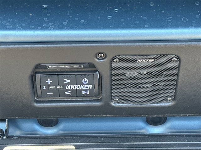Vehicle image 33 of 39