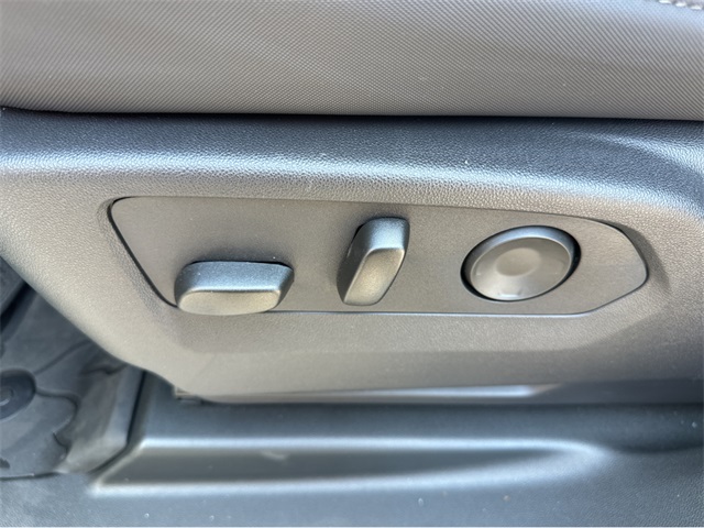 Vehicle image 28 of 39
