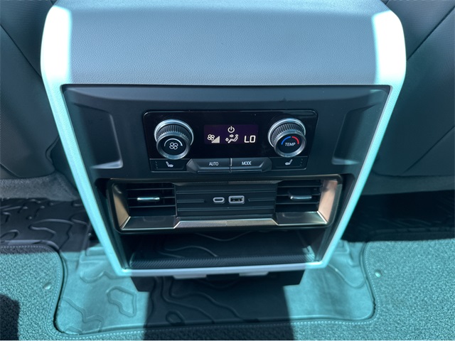 Vehicle image 15 of 39