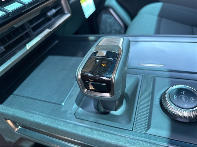 Vehicle image 25 of 38