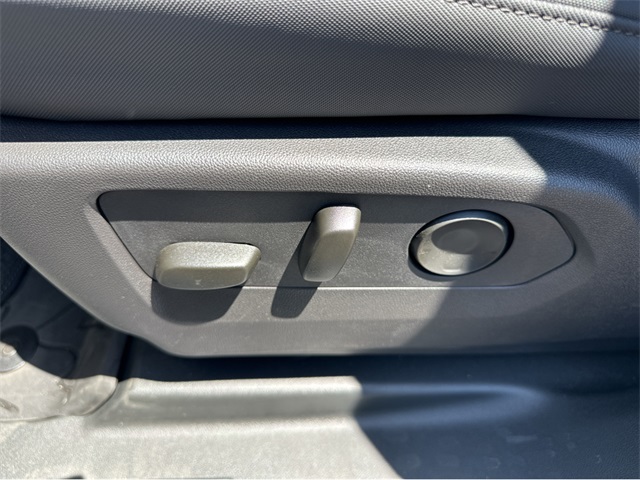 Vehicle image 28 of 38