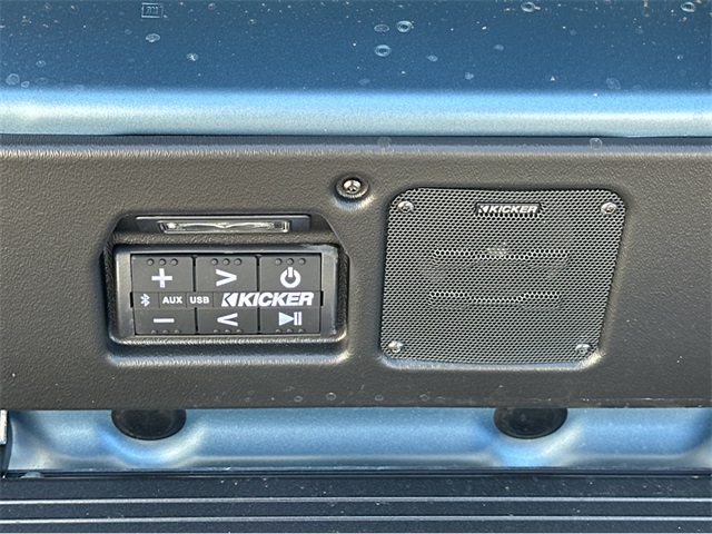 Vehicle image 33 of 38
