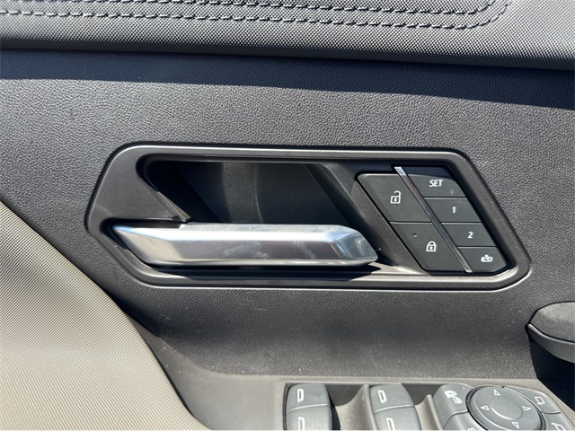 Vehicle image 29 of 38