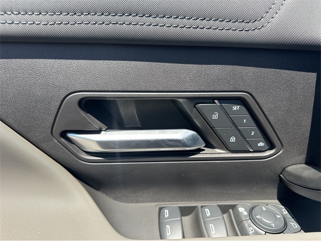 Vehicle image 29 of 38