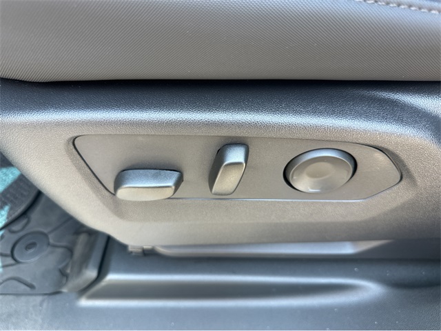Vehicle image 28 of 38