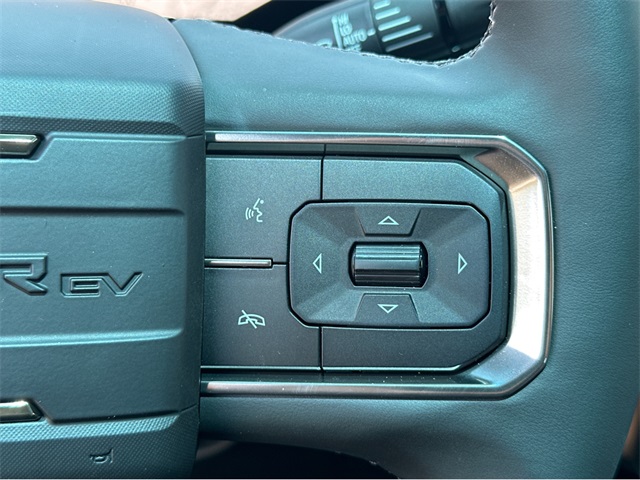 Vehicle image 21 of 38