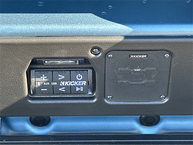 Vehicle image 33 of 38
