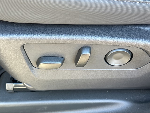Vehicle image 28 of 38