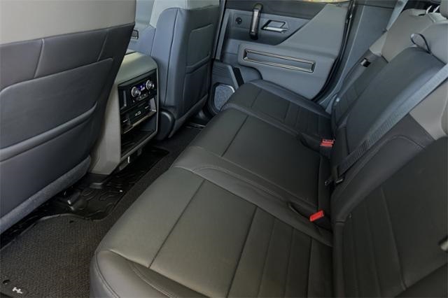 Vehicle image 10 of 32