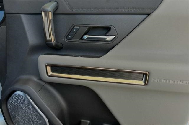 Vehicle image 31 of 32