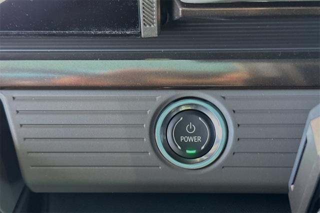 Vehicle image 21 of 32
