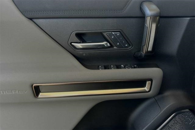 Vehicle image 20 of 32