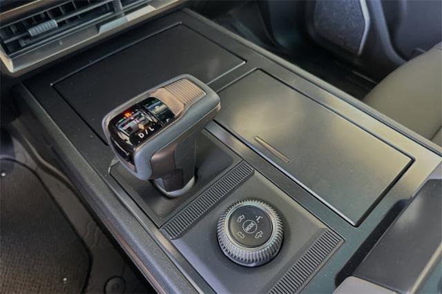 Vehicle image 19 of 32
