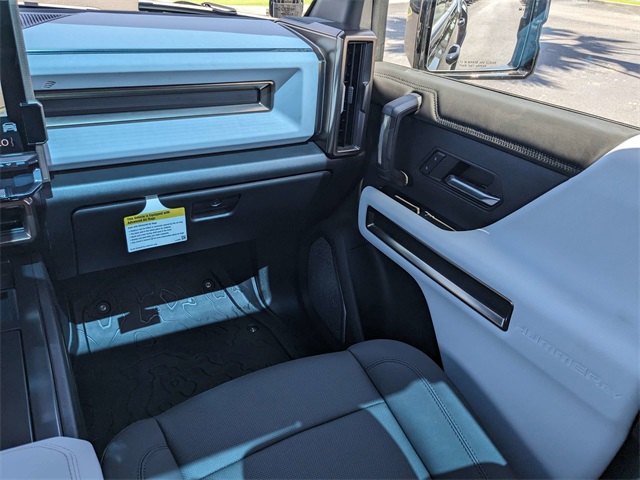 Vehicle image 17 of 33