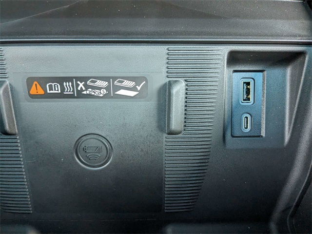 Vehicle image 30 of 33