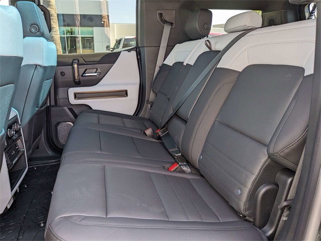 Vehicle image 14 of 33