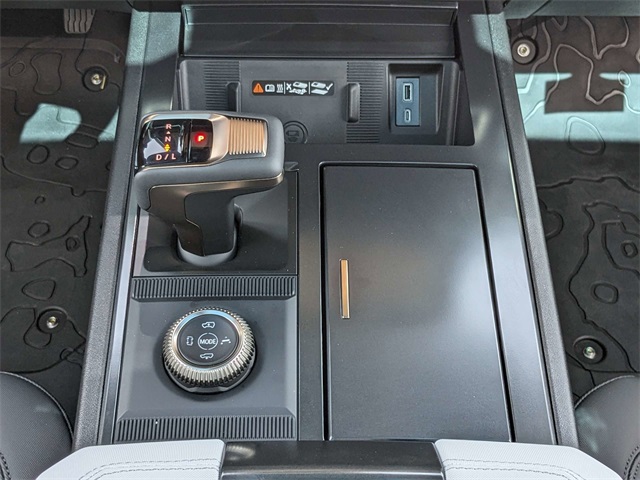 Vehicle image 19 of 33