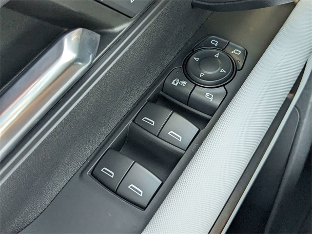 Vehicle image 22 of 33