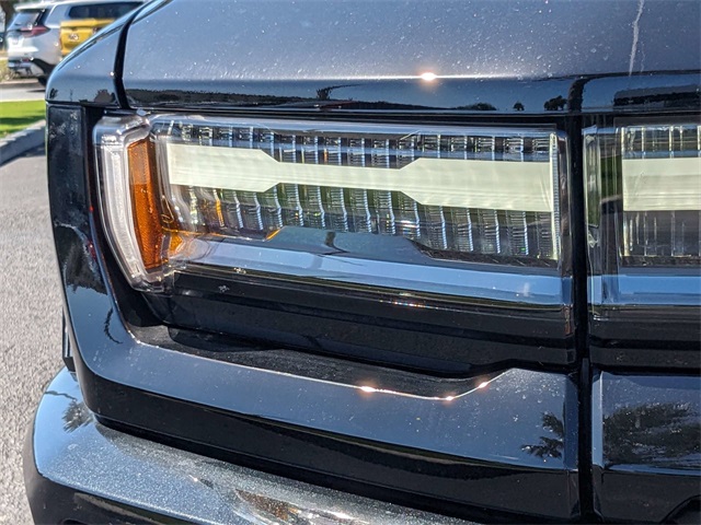 Vehicle image 10 of 33