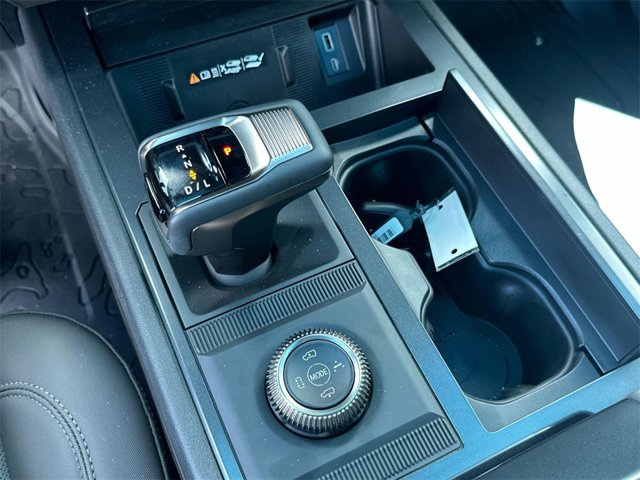 Vehicle image 22 of 25