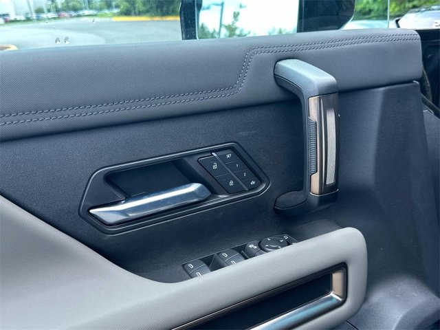 Vehicle image 23 of 25