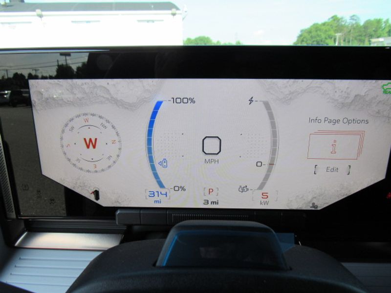 Vehicle image 14 of 24